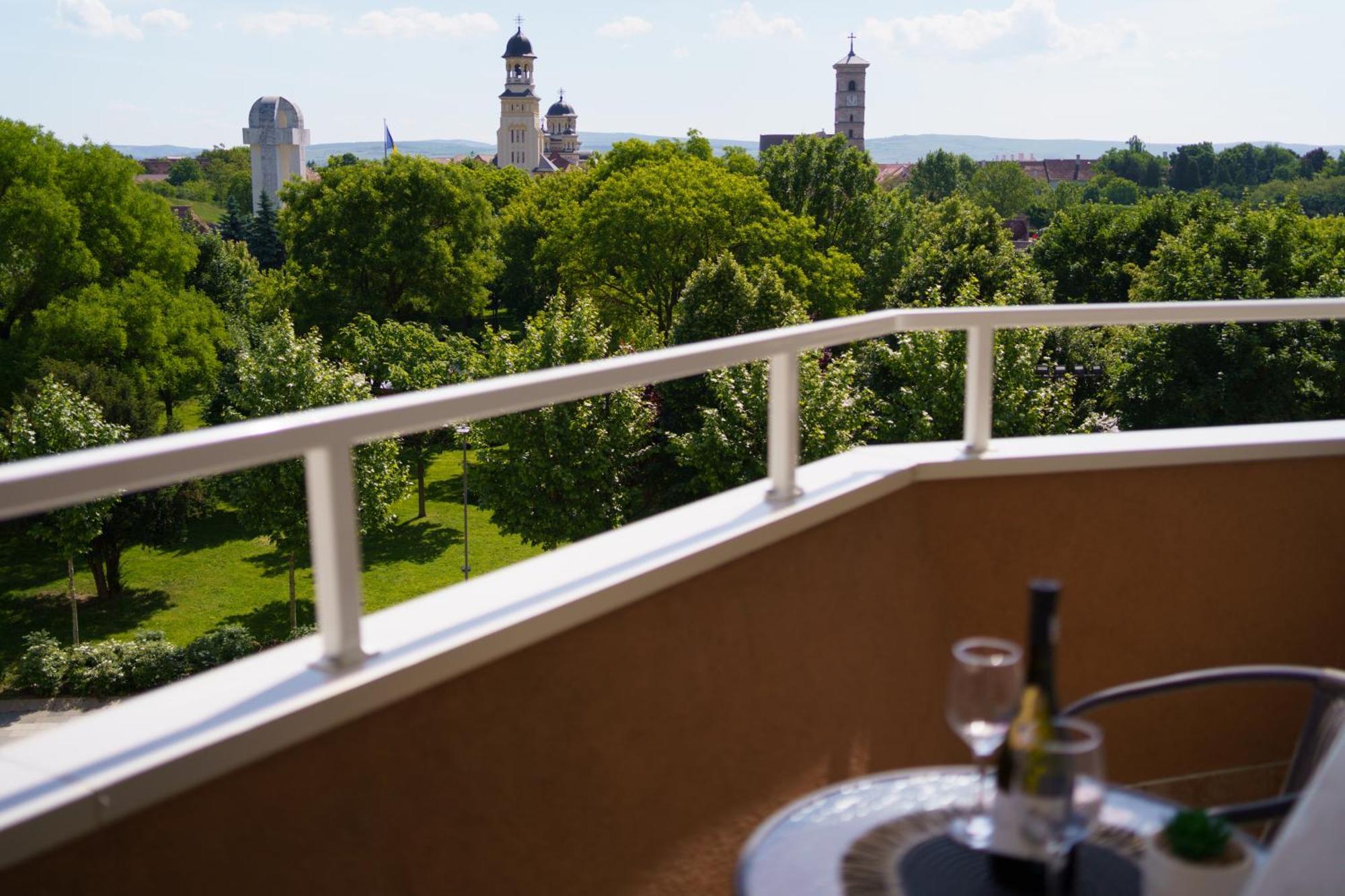Pasiro Aparthotel Alba Iulia Esterno foto