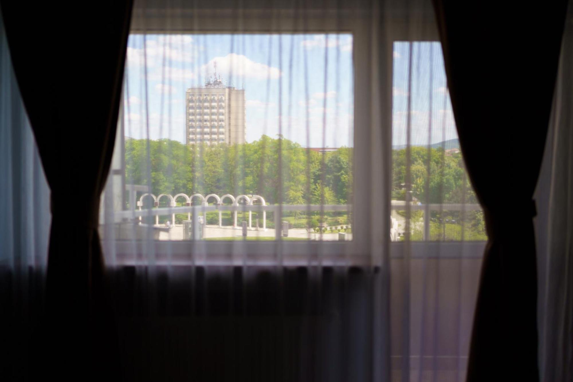 Pasiro Aparthotel Alba Iulia Esterno foto