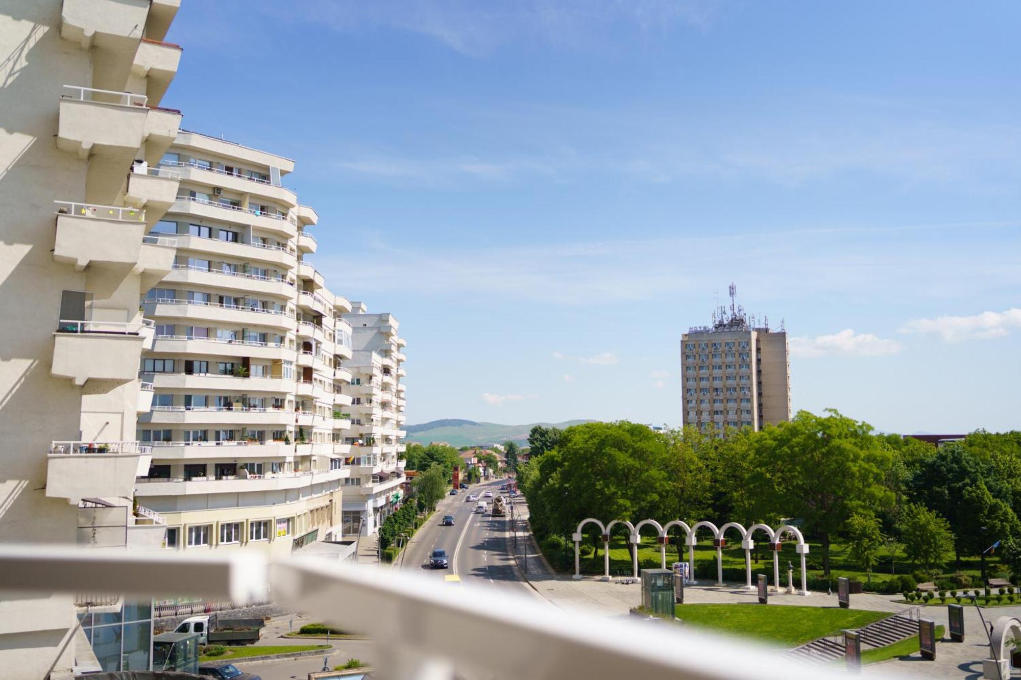 Pasiro Aparthotel Alba Iulia Esterno foto